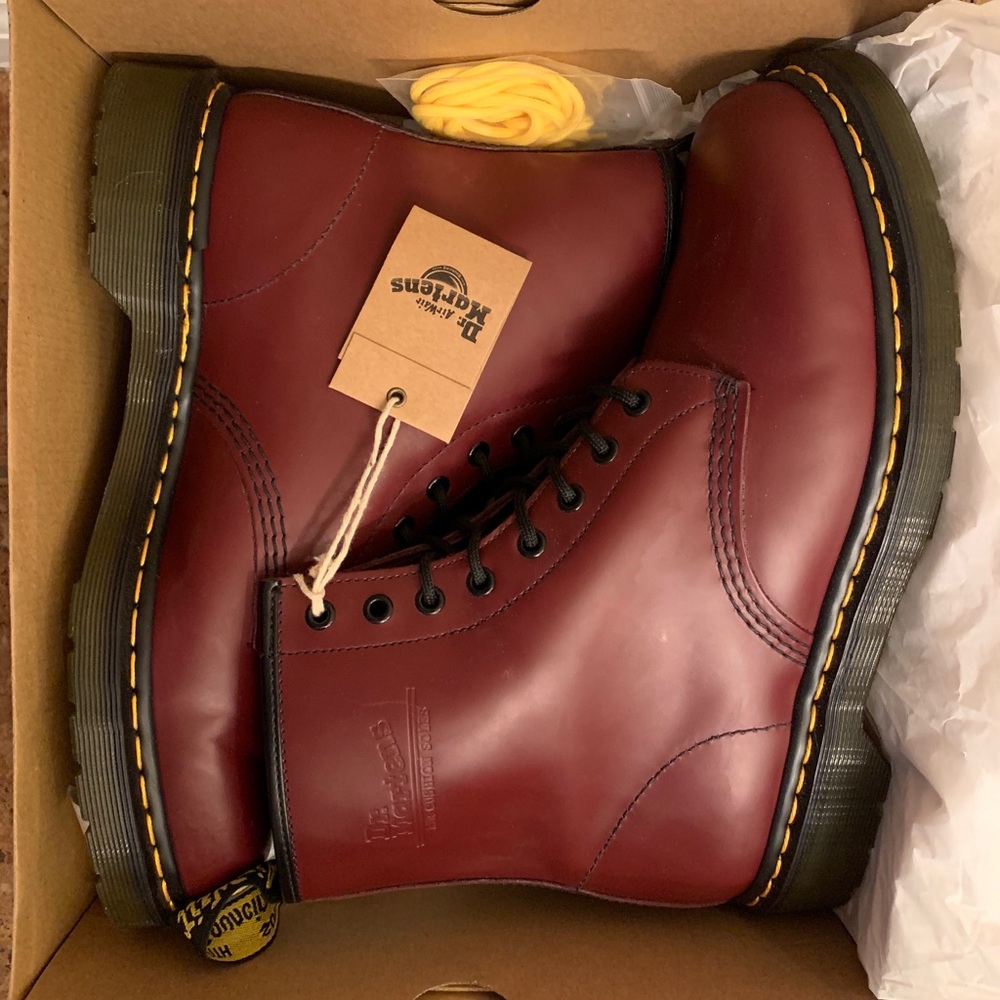 Dr Martens boots 1460 cherry red 8 hole SZ US 11